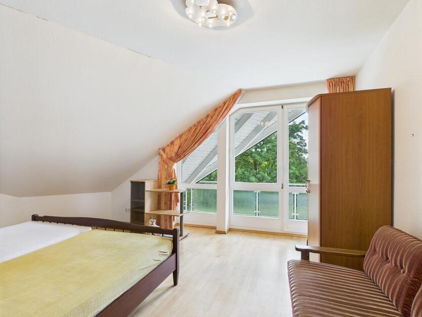 Großes Einfamilienhaus mit Doppelgarage in toller Lage von Bad Lippspringe zum mieten