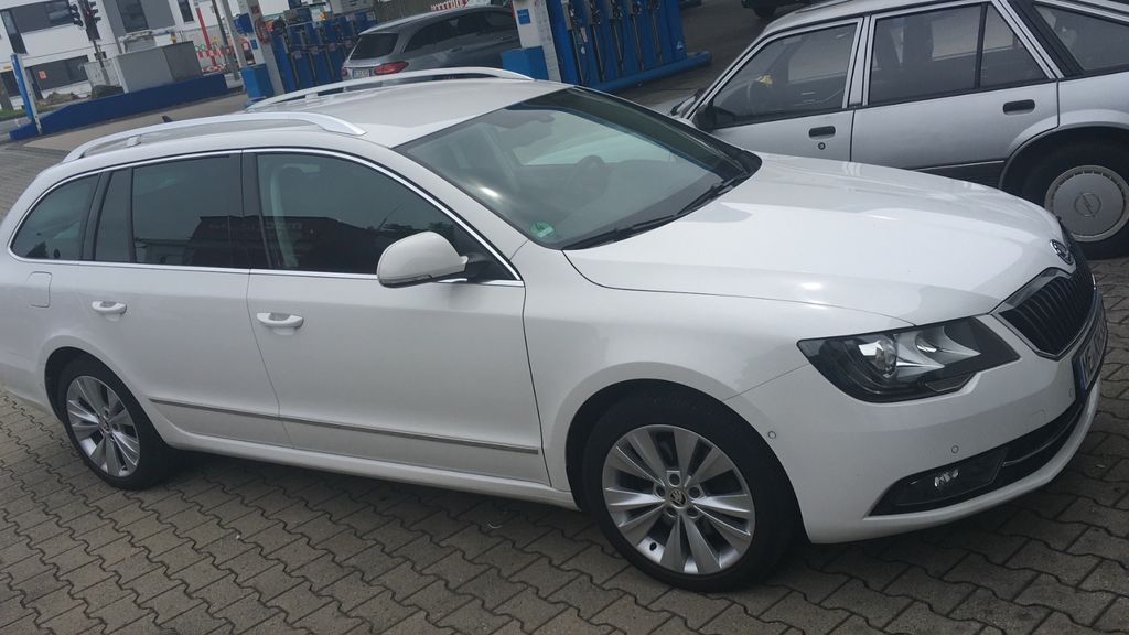 Skoda Superb 297.000 km 8.100 &euro; Delbrück 33129