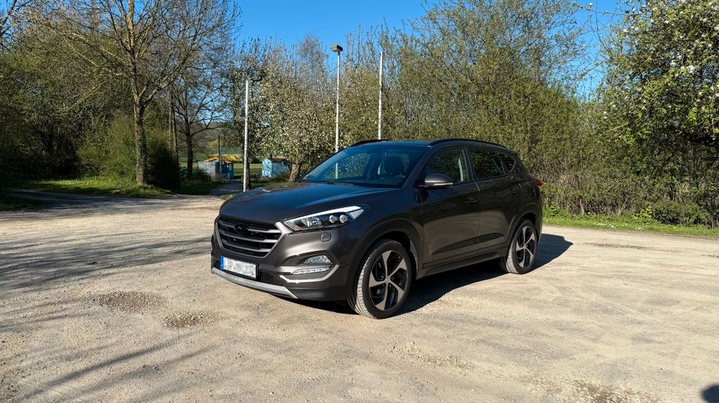 Hyundai TUCSON 102.000 km 14.990 &euro; Lemgo 32657