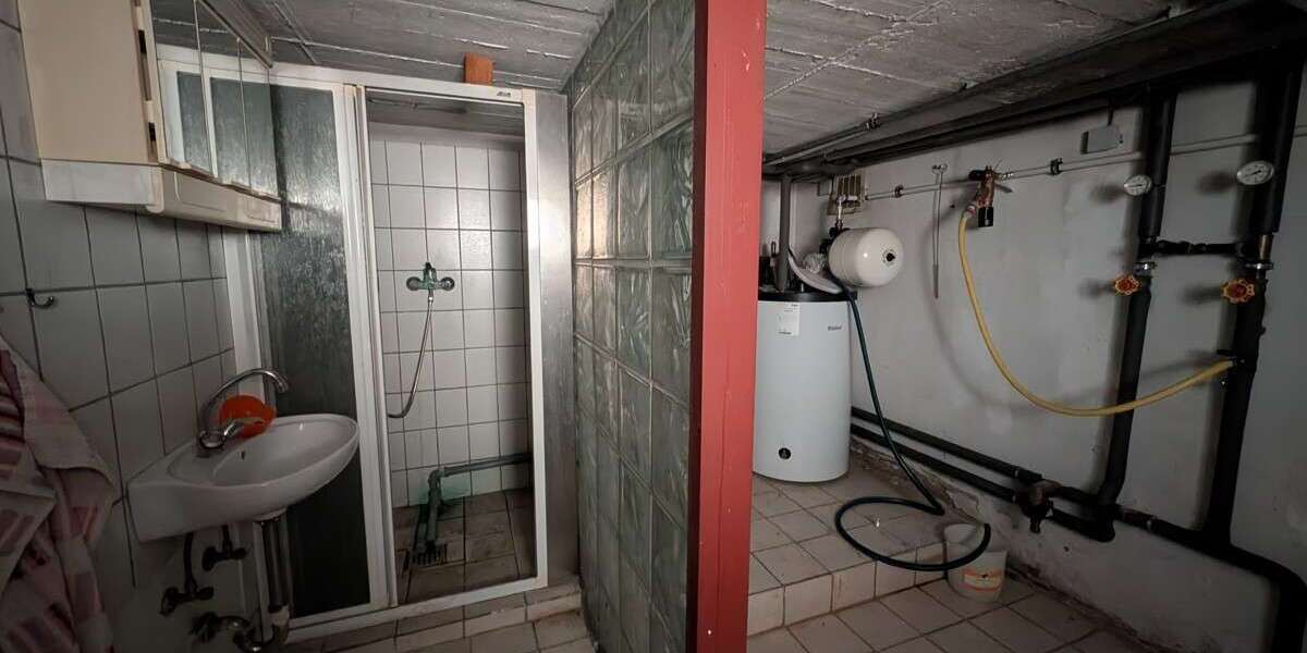 Großes Grundstück in Hüllhorst: Einfamilienhaus mit Potenzial zur Neugestaltung - Einfamilienhaus Hüllhorst | Angebot:27254362