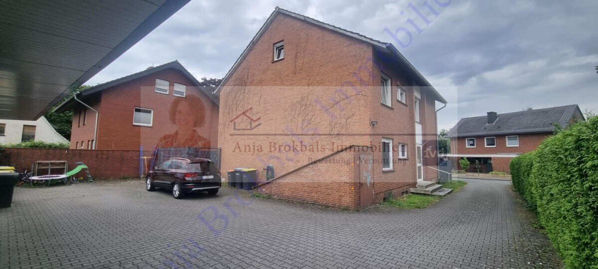 Zweifamilienhaus mit ausgebautem DG und 3 mit Garagen in Harsewinkel, provisionsfrei für Käufer 11 zimmer