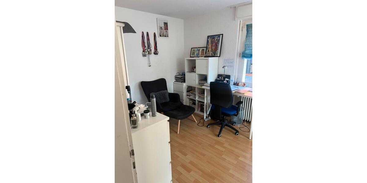 Etagenwohnung Bielefeld Brackwede - 4 Zimmer, 100 m&sup2;, 1.300&euro; | Angebot:25793323