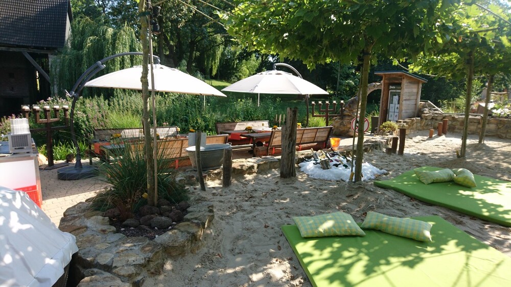 Exklusiv und außergewöhnlich: Anwesen direkt am Axtbach mit Beach und Erdmännchen (-gehege) 4 zimmer