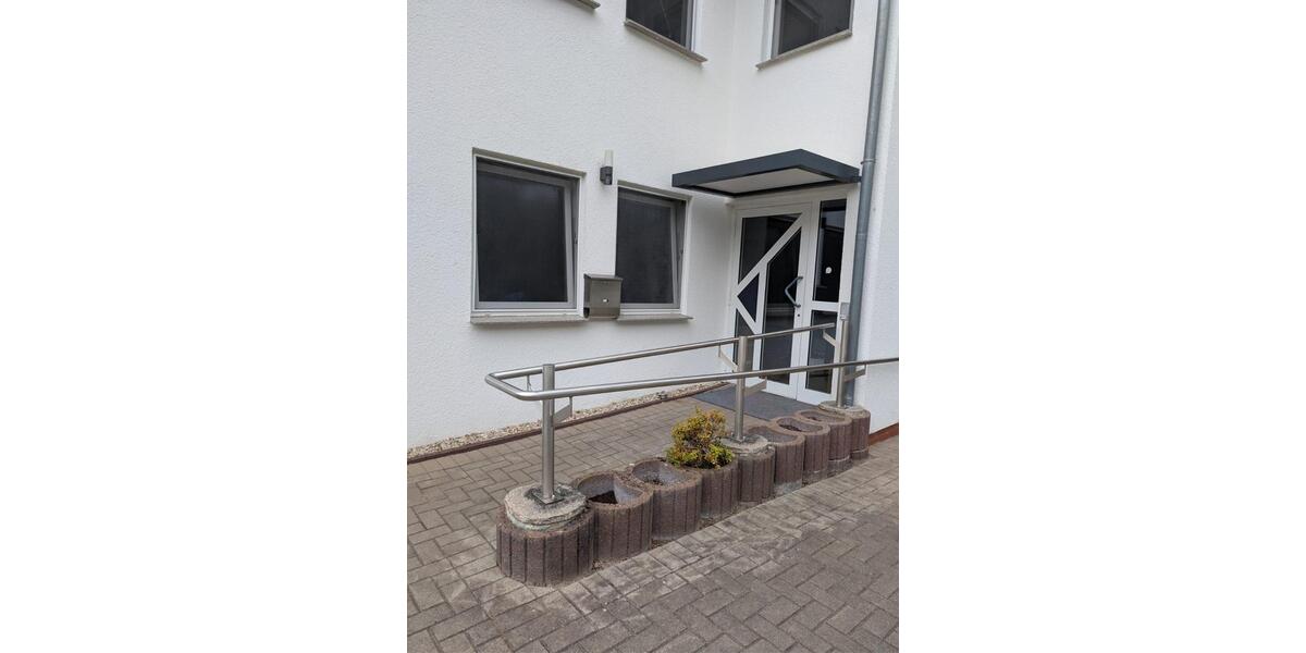 Große Mietwohnung, 1.OG in Büttendorf (Hüllhorst) mit Balkon und Fahrstuhl 3 zimmer