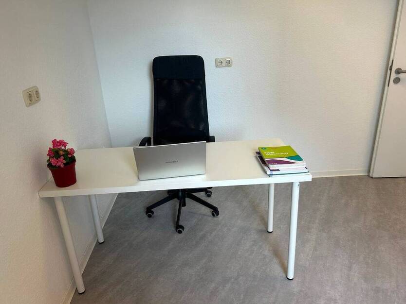 Moderne Schreibtischplätze im ruhigen Coworking Space - All-in-Miete