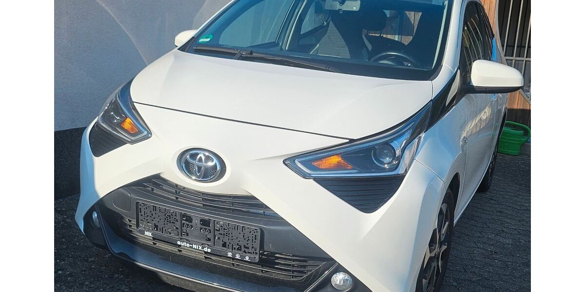 Toyota Auris 100.319 km 7.900 &euro; Bünde 32257