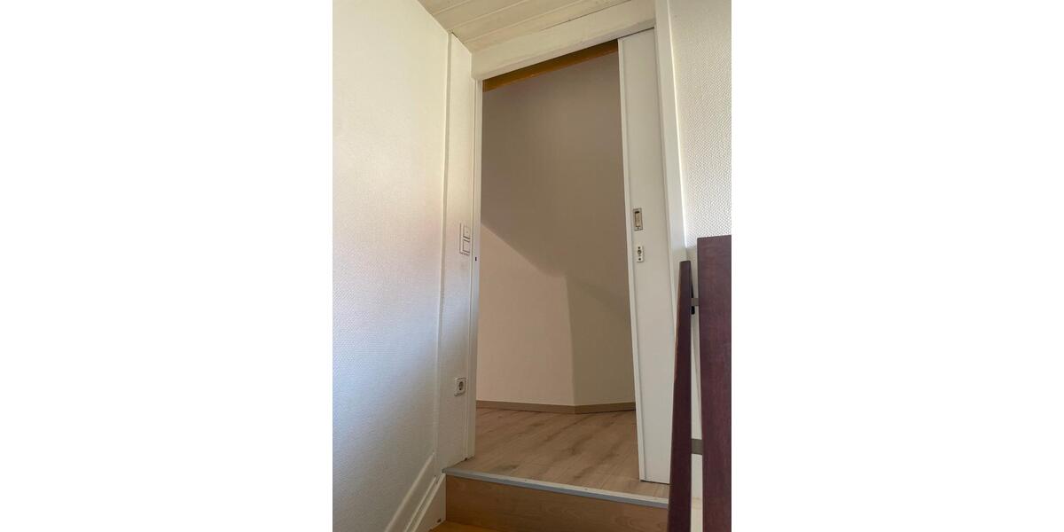 Dachgeschoßwohnung Bielefeld Heepen - 1 Zimmer, 50 m&sup2;, 300&euro; | Angebot:25784128