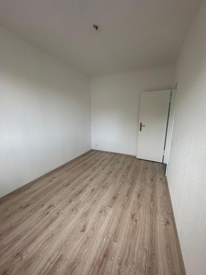 Helle und sanierte 3 Zimmer-Wohnung mit Balkon – Sofort verfügbar