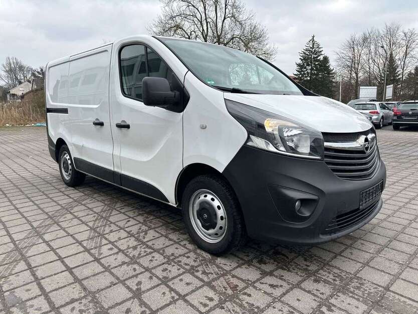 Opel Vivaro 98.000 km 12.399 € Paderborn 33104