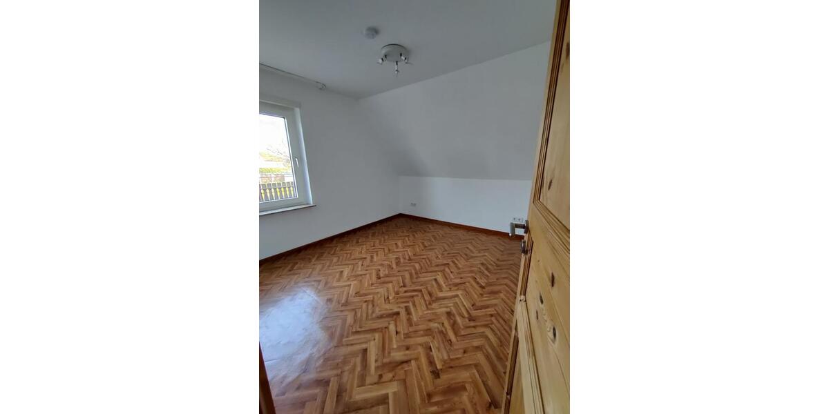 Dachgeschoßwohnung Kirchlengern - 3 Zimmer, 70 m&sup2;, 560&euro; | Angebot:25653968