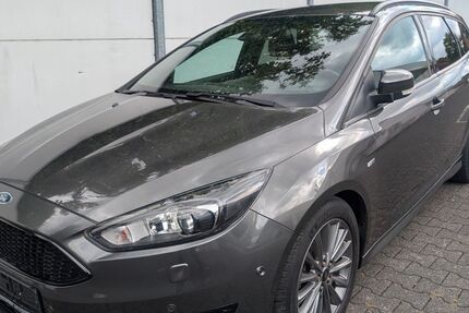 Ford Focus 99.860 km 8.999 &euro; Detmold 32758