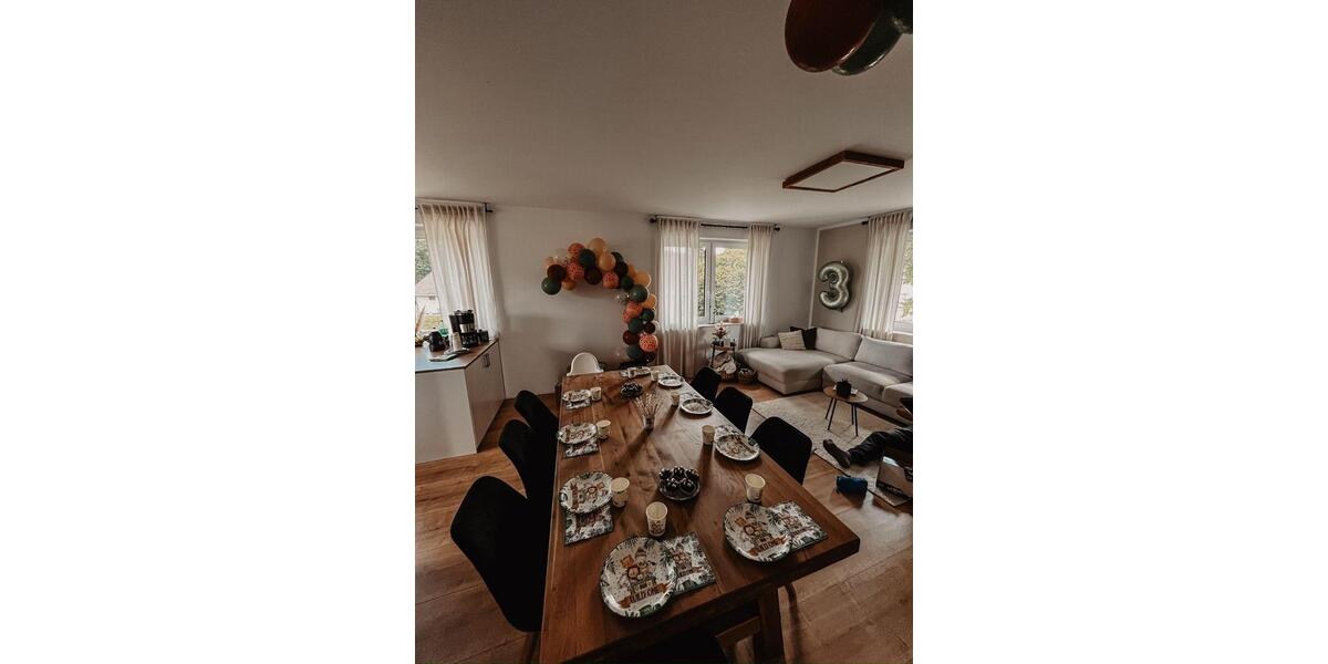 Etagenwohnung Lage - 4 Zimmer, 107 m&sup2;, 1.150&euro; | Angebot:26399132