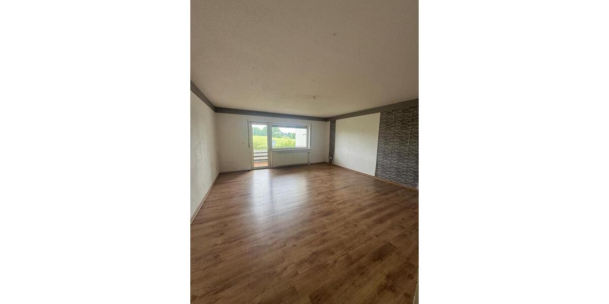 Dachgeschoßwohnung Lage - 3 Zimmer, 80 m&sup2;, 450&euro; | Angebot:25723915