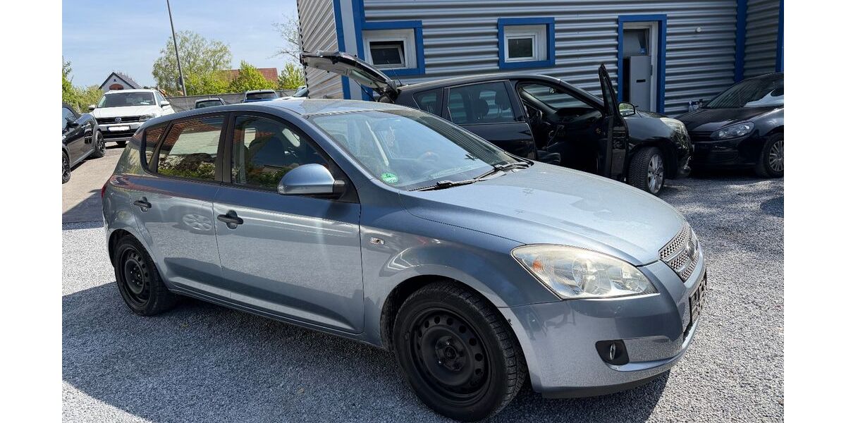 Kia ceed / Ceed 157.000 km 2.499 &euro; Detmold 32758