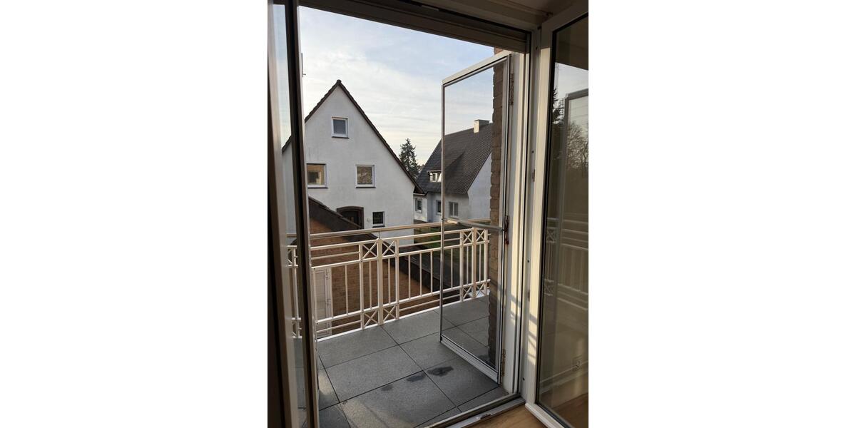 GT SW: Helle 3-Zimmer-Wohnung mit Balkon, neuem Bad & Stellplatz 3 zimmer