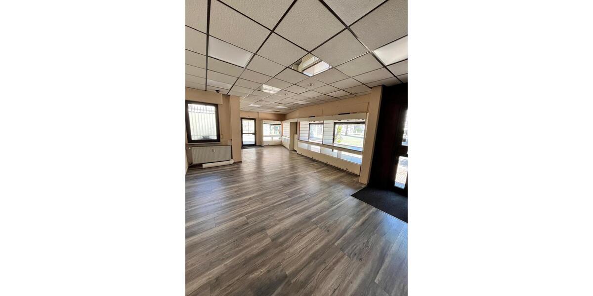 Ladenlokal in 33129 Delbrück 110 m² + 2 Nebenr. zur Vermietung zimmer