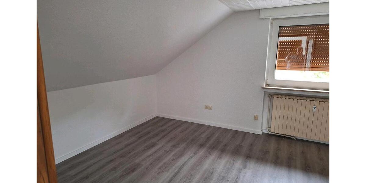 Dachgeschoßwohnung Leopoldshöhe - 2.5 Zimmer, 46 m&sup2;, 357&euro; | Angebot:25784115