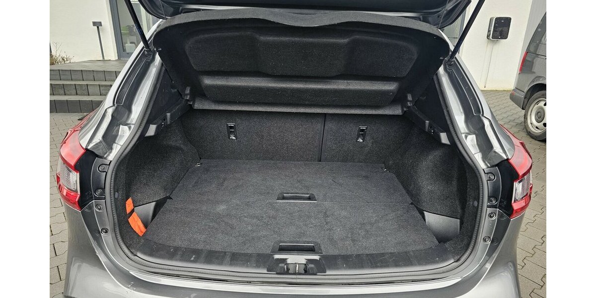 Nissan Qashqai N-Connecta NAVI PANO. Kamera 360° 129.421 km 12.490 &euro; Löhne 32584