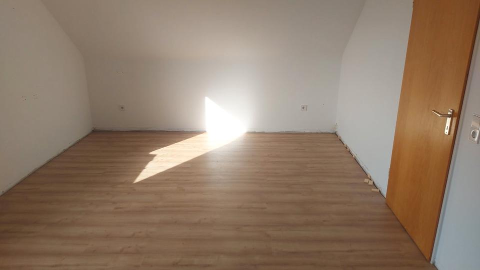 Dachgeschoßwohnung Gütersloh Kattenstroth - 2.5 Zimmer, 70 m&sup2;, 560&euro; | Angebot:26123590