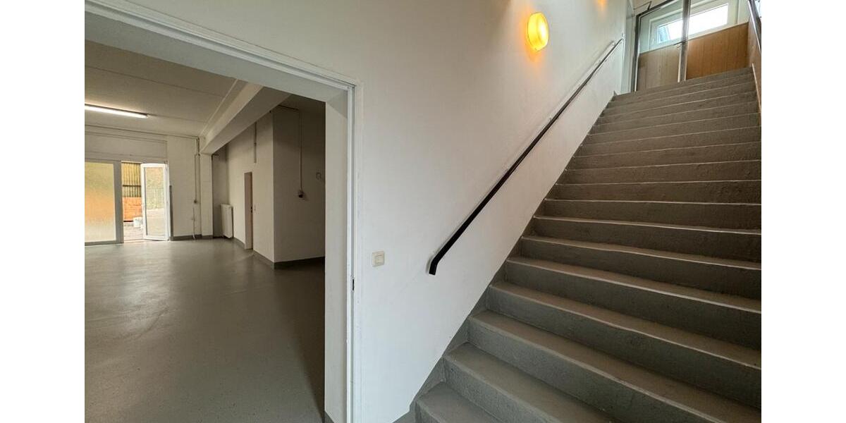 Von innen und von außen frisch renovierter Gewerbestandort – Ideale Anbindung zimmer