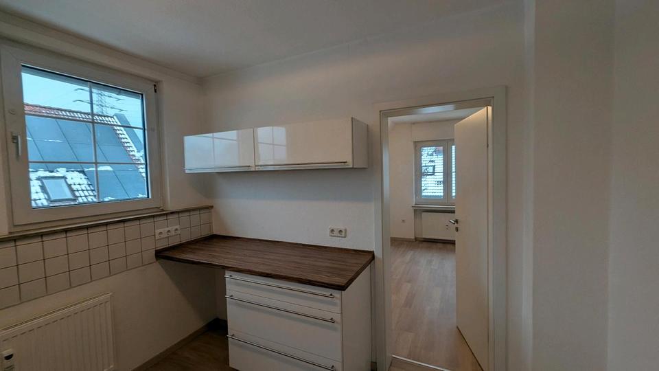 3-Zimmer-Wohnung - Balkon & Küche - Zweifamilienhaus 3 zimmer