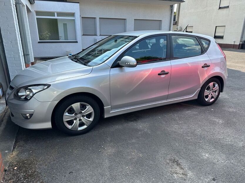 i30