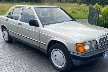 Mercedes-Benz 190 224.100 km 3.950 &euro; Kirchlengern 32278