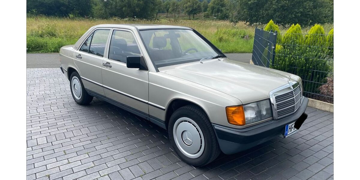 Mercedes-Benz 190 224.100 km 3.950 &euro; Kirchlengern 32278