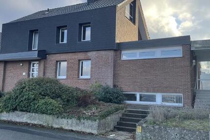 Großzügige 3-Zimmer-Wohnung mit Einbauküche in einem gepflegten 2-Familienhaus in Herringhausen 3 zimmer