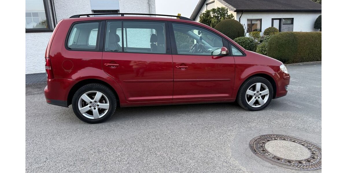 VW Touran 180.000 km 6.599 &euro; Detmold 32756