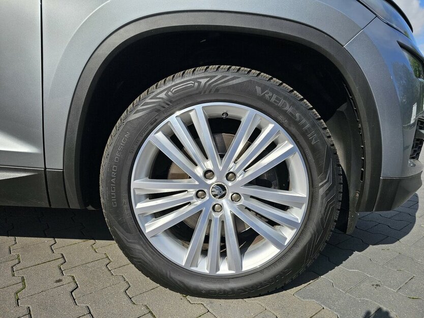 Skoda Kodiaq 2.0 TDI 4x4 NAVI PANO RFK LED AHK LEDER 174.691 km 20.990 € Löhne 32584