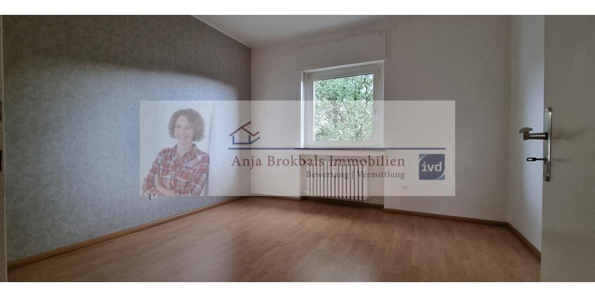 Gütersloh Nähe Miele: 2-Familienhaus mit 8 Garagen_provisionsfrei für Käufer - Zweifamilienhaus Gütersloh Kattenstroth | Angebot:16242774