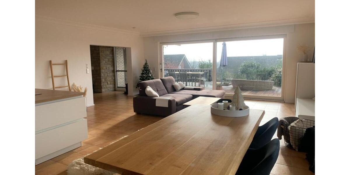 Erdgeschoßwohnung Halle - 3.5 Zimmer, 176 m&sup2;, 1.496&euro; | Angebot:25759255