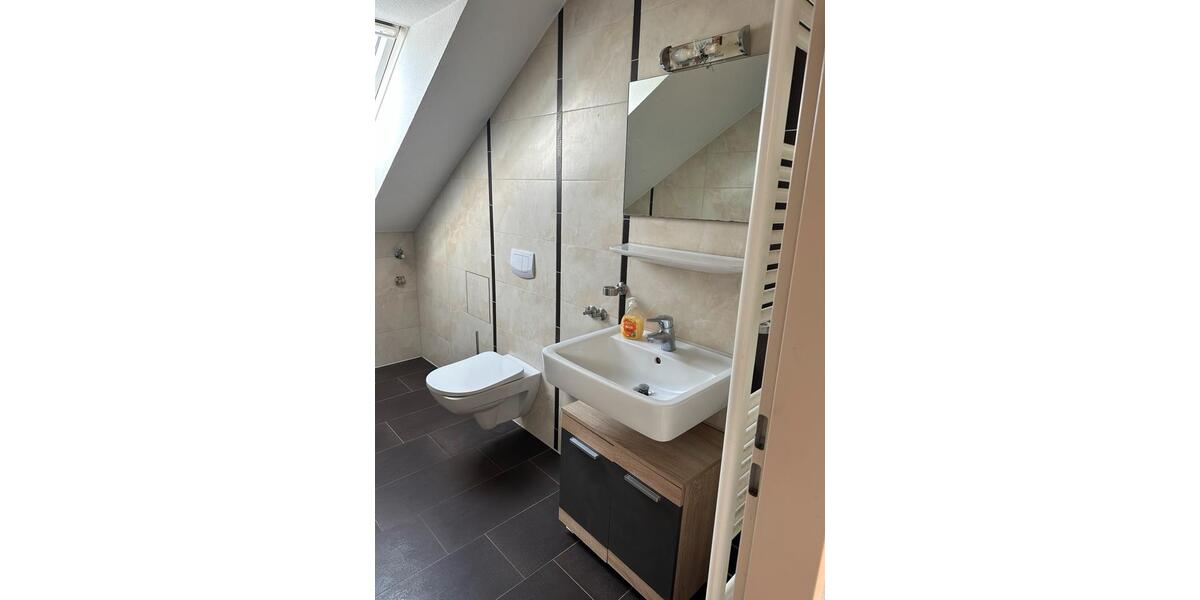 Dachgeschoßwohnung Löhne - 3 Zimmer, 100 m&sup2;, 20&euro; | Angebot:25404258