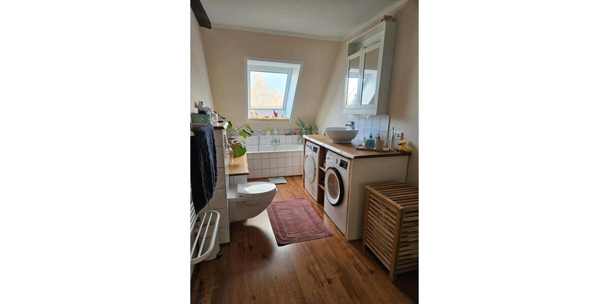 Dachgeschoßwohnung Detmold Hakedahl - 3 Zimmer, 100 m&sup2;, 1.100&euro; | Angebot:25660318