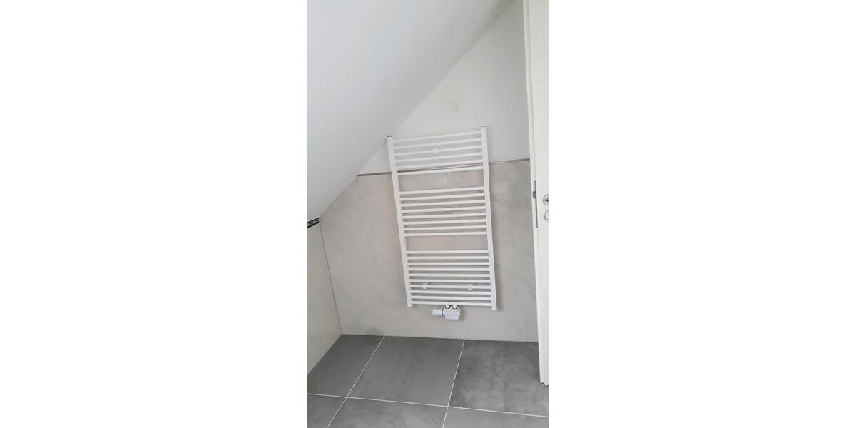 Dachgeschoßwohnung Lage - 2 Zimmer, 65 m&sup2;, 820&euro; | Angebot:25081433
