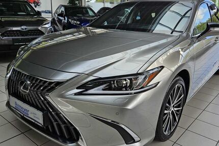 Lexus ES 300 10.880 km 41.990 € Paderborn 33104