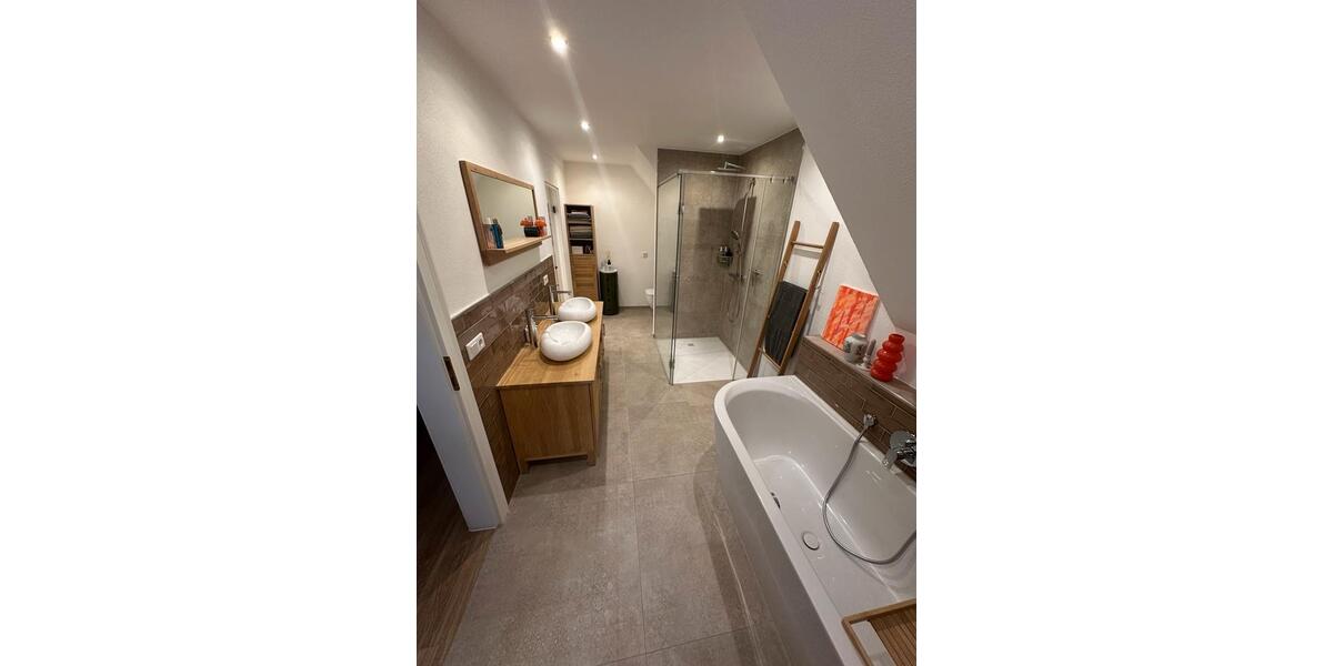 Maisonettenwohnung Hiddenhausen - 3 Zimmer, 157 m&sup2;, 1.350&euro; | Angebot:25635937