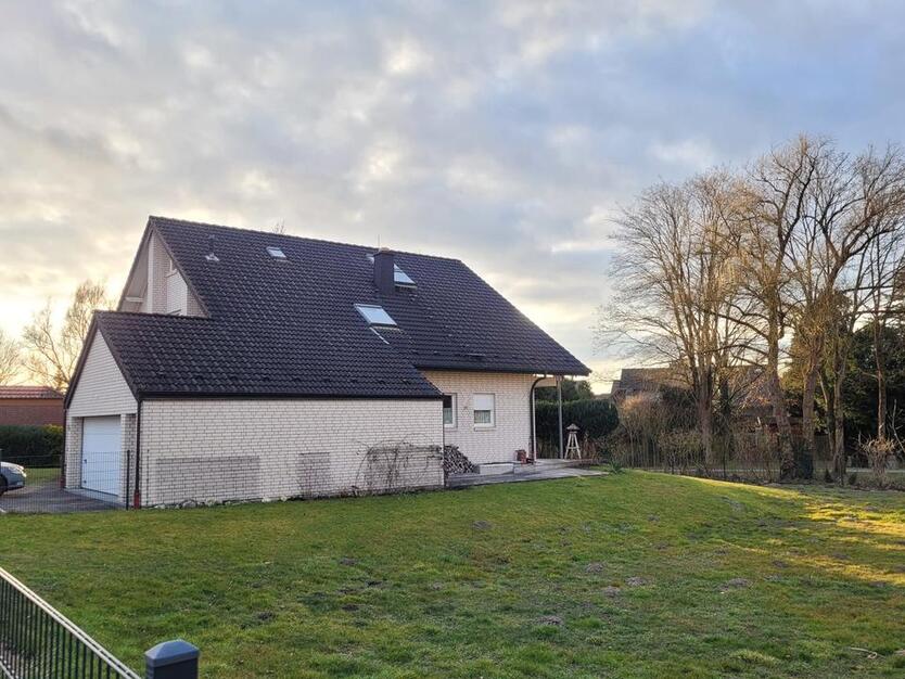 Großes Einfamilienhaus mit Doppelgarage in toller Lage von Bad Lippspringe zum mieten
