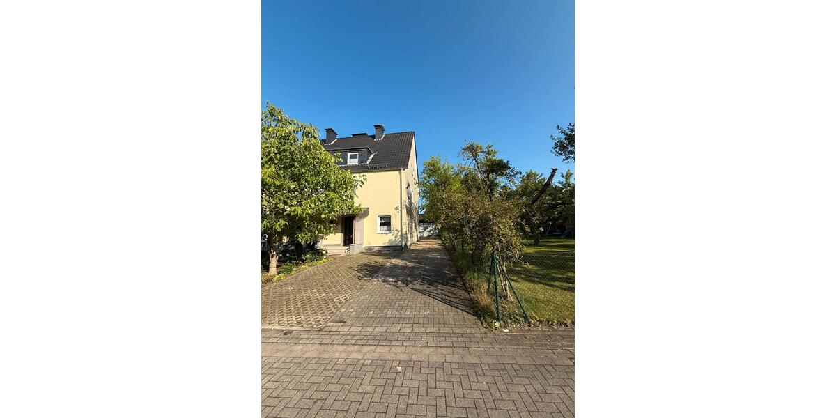 Charmante Doppelhaushaushälfte in Top Lage 5 zimmer