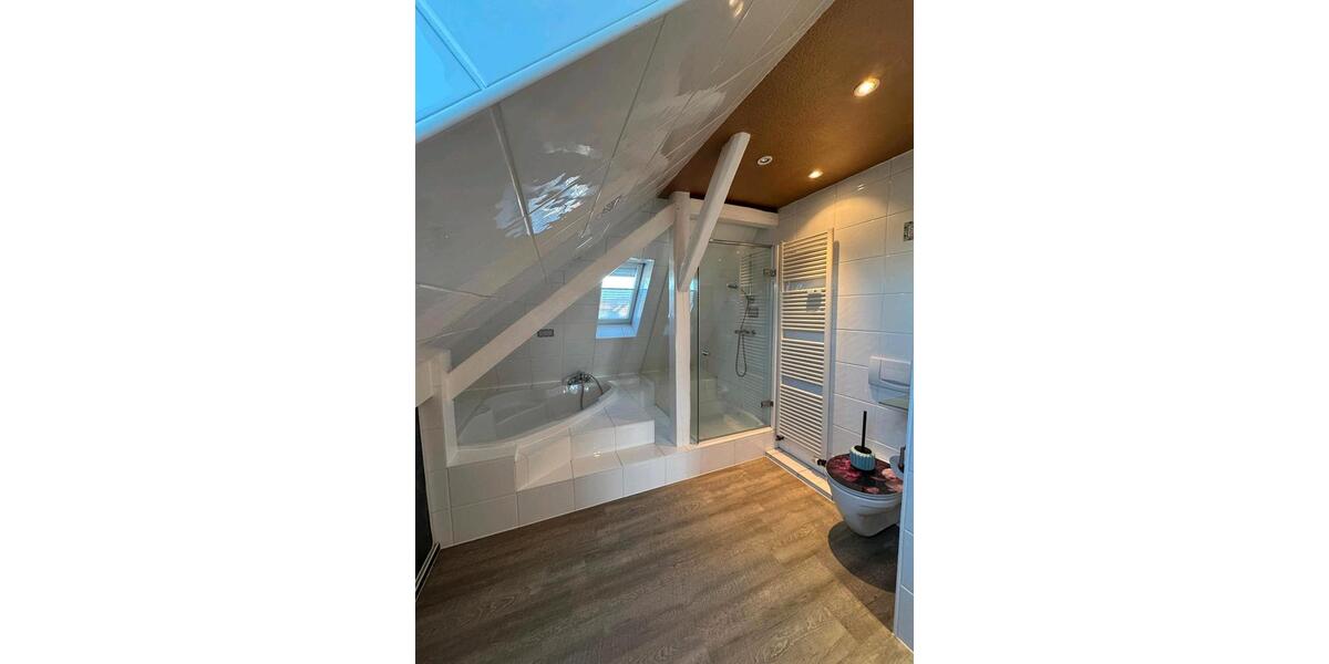 Etagenwohnung Halle - 4 Zimmer, 160 m&sup2;, 1.200&euro; | Angebot:25407439