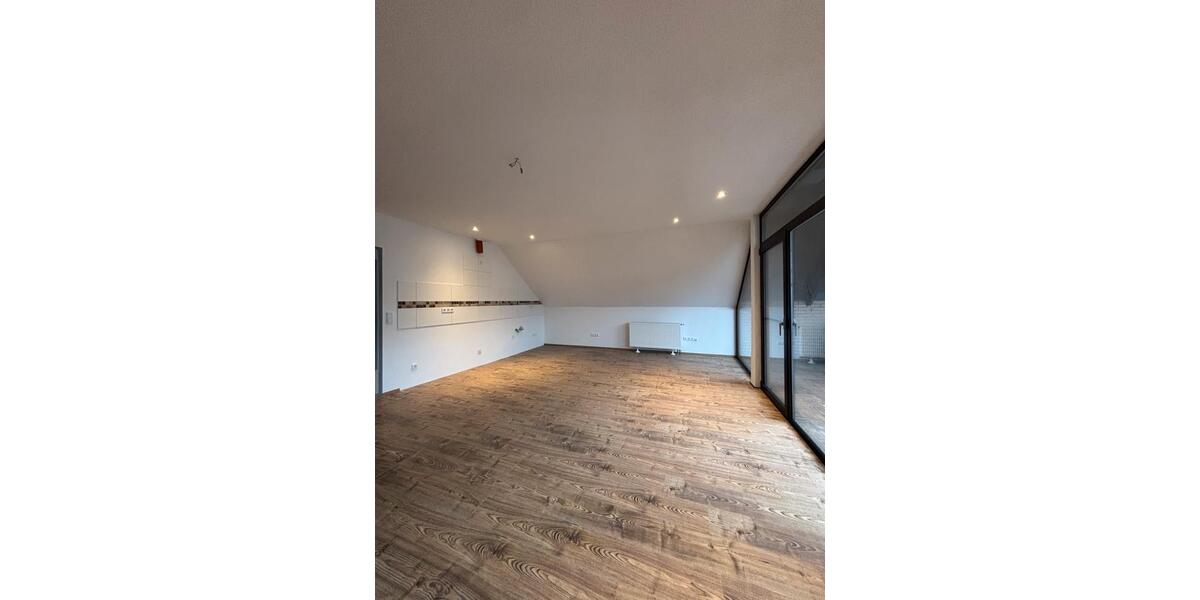 Dachgeschoßwohnung Vlotho - 3 Zimmer, 110 m&sup2;, 900&euro; | Angebot:25633246