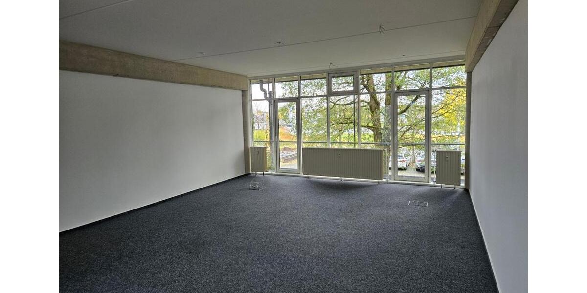 GILDE-Zentrum Detmold: Attraktives 47 m²-Büro mit Top-Lage nahe dem Haupteingang zimmer