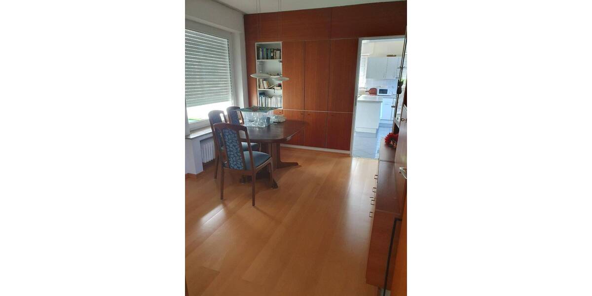 Frohes Weihnachtsfest ! Einfamilien-Wohnhaus mit Einliegerwohnung u. Garagengebäude mit Carport in Detmold 1 zimmer