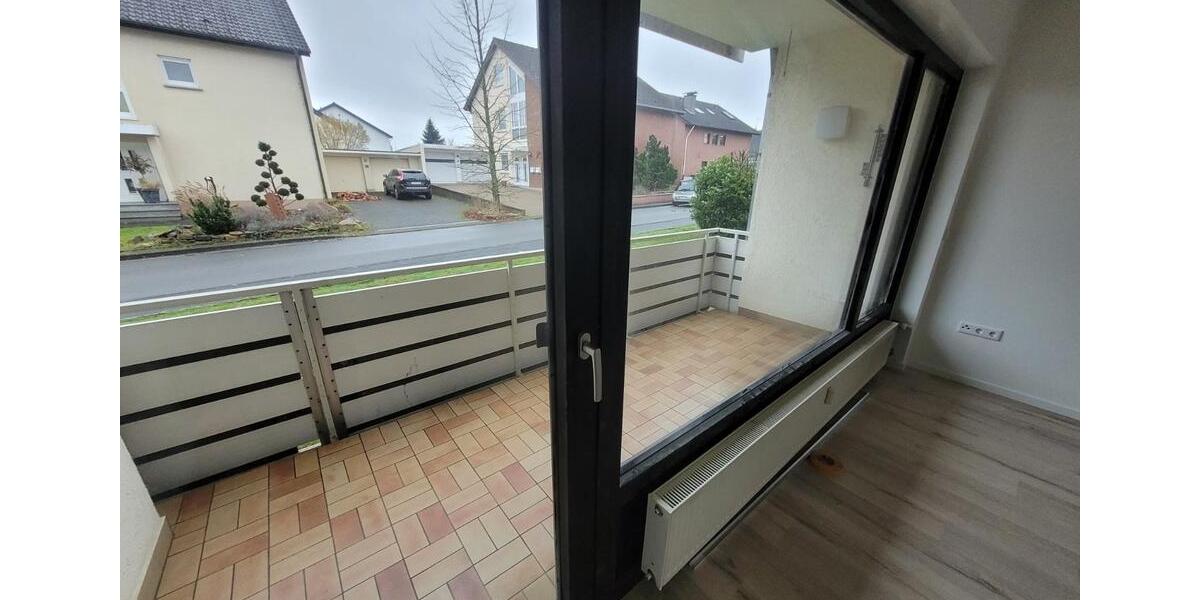 Hochparterre Lage - 3 Zimmer, 82 m&sup2;, 700&euro; | Angebot:25793377