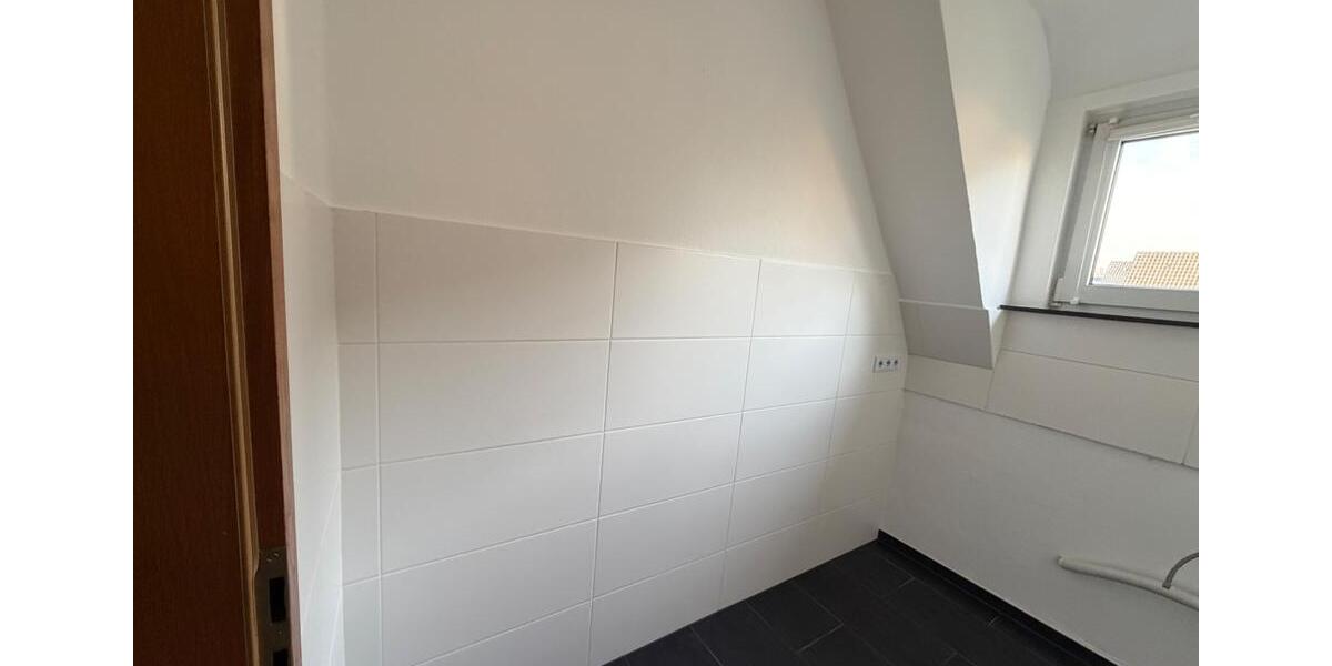 GT SW: Helle 3-Zimmer-Wohnung mit Balkon, neuem Bad & Stellplatz 3 zimmer