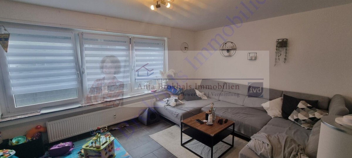 Zweifamilienhaus mit ausgebautem DG und 3 mit Garagen in Harsewinkel, provisionsfrei für Käufer 11 zimmer