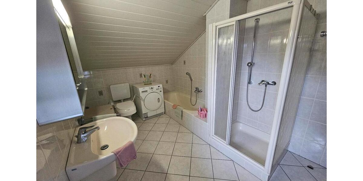 Dachgeschoßwohnung Detmold Hiddesen - 3.5 Zimmer, 114 m&sup2;, 1.330&euro; | Angebot:25612836