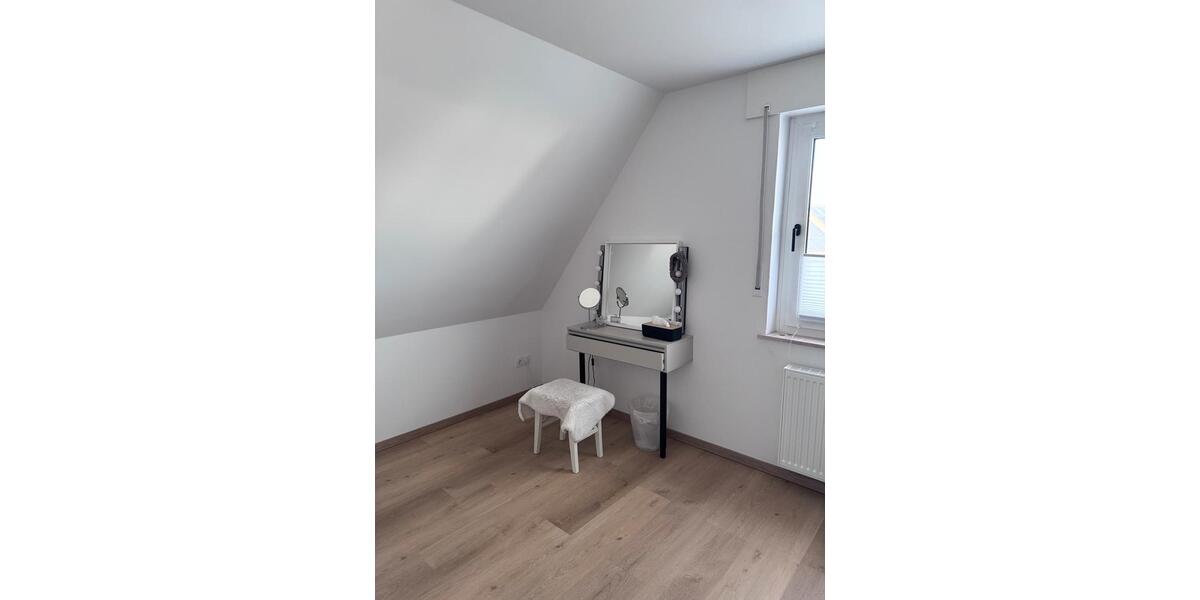 Dachgeschoßwohnung Gütersloh Isselhorst - 2 Zimmer, 60 m&sup2;, 770&euro; | Angebot:25660345