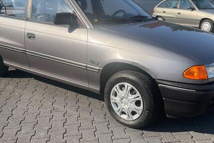 Opel Astra 64.000 km 1.450 &euro; Bielefeld 33649